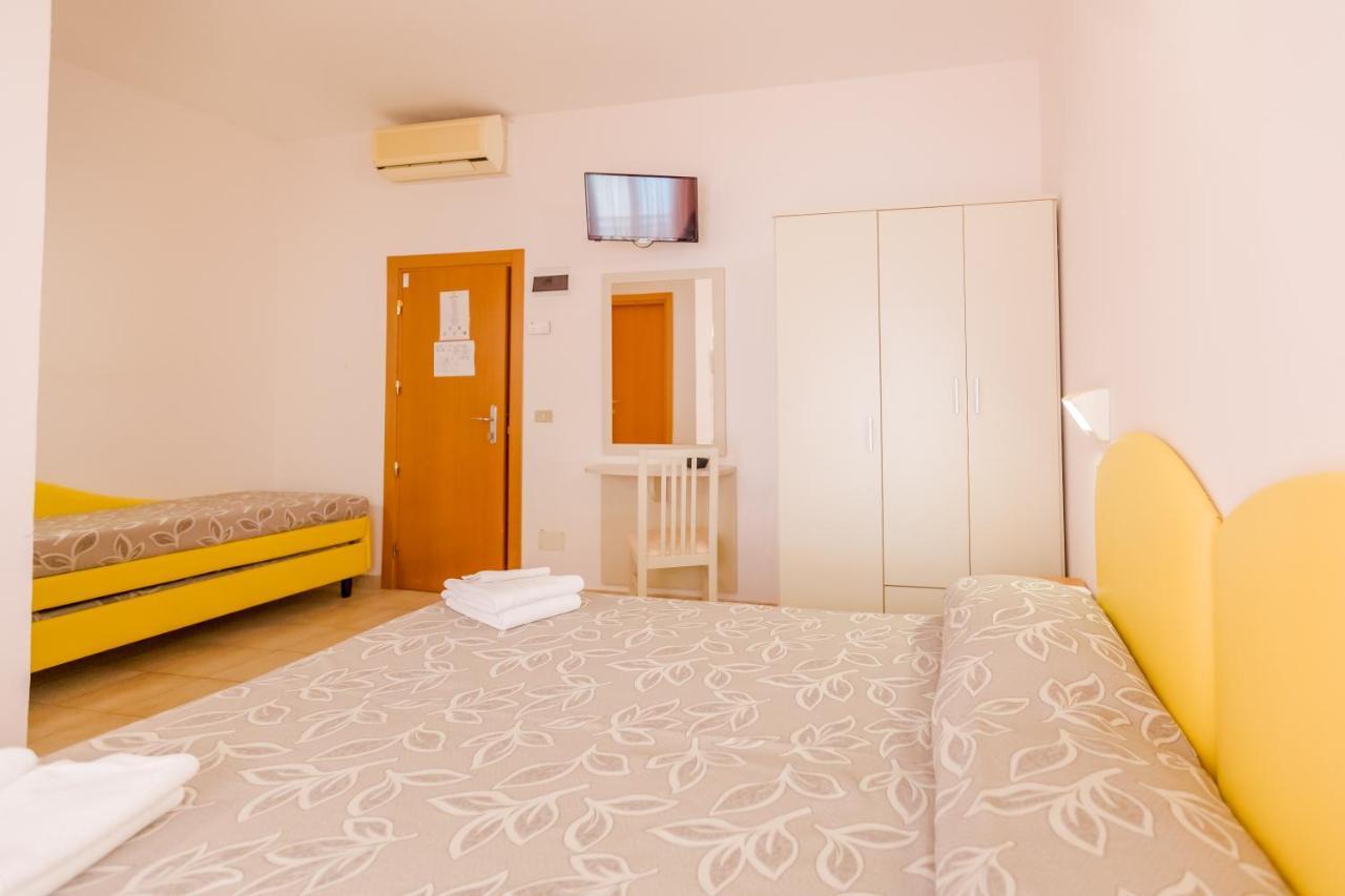 Hotel Bagli Ріміні Екстер'єр фото