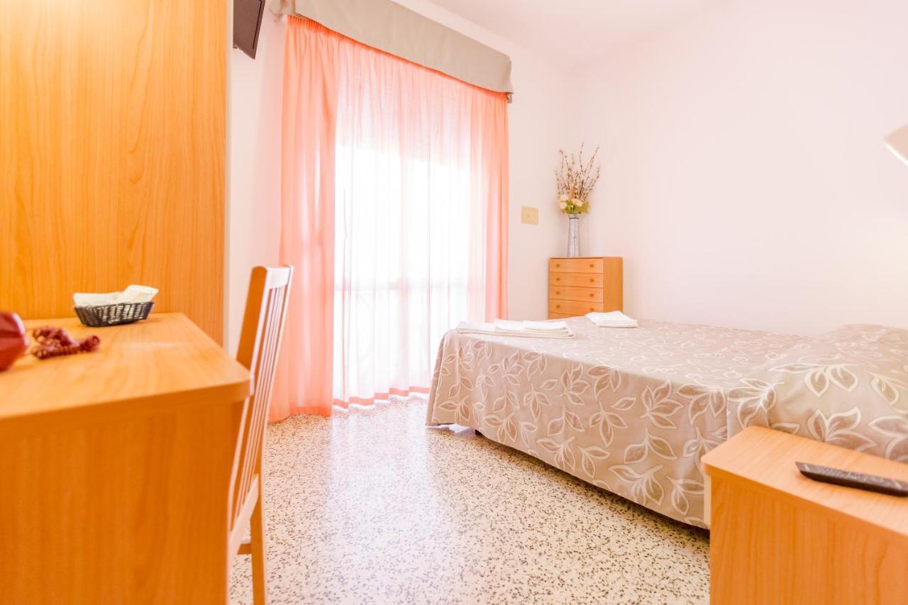 Hotel Bagli Ріміні Екстер'єр фото