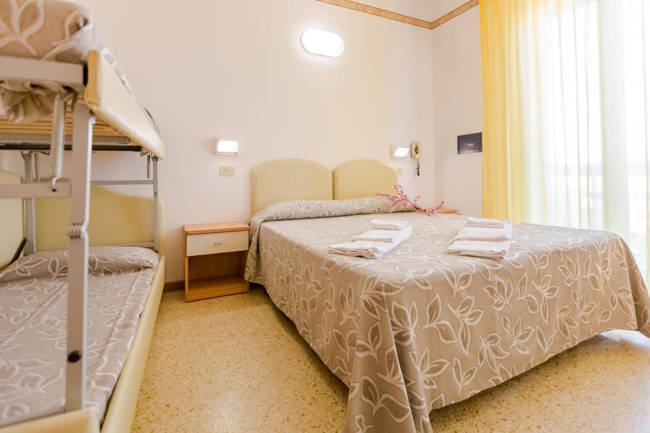 Hotel Bagli Ріміні Екстер'єр фото