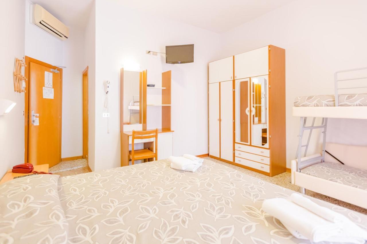 Hotel Bagli Ріміні Екстер'єр фото