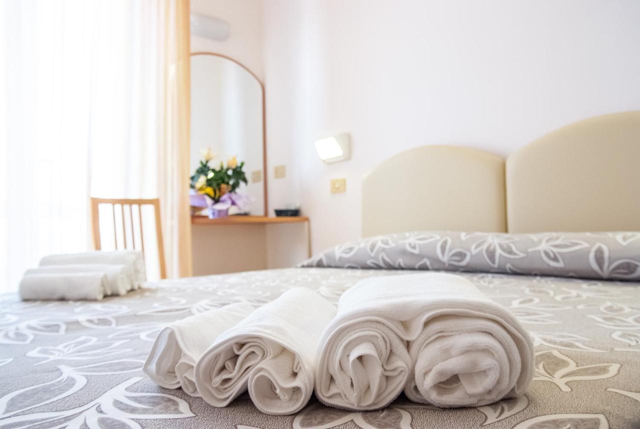 Hotel Bagli Ріміні Екстер'єр фото