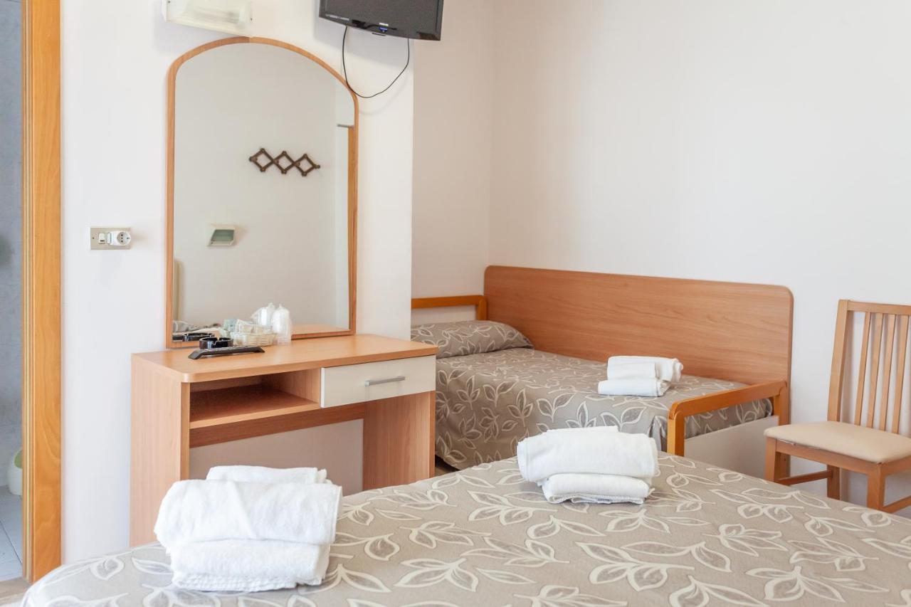 Hotel Bagli Ріміні Екстер'єр фото