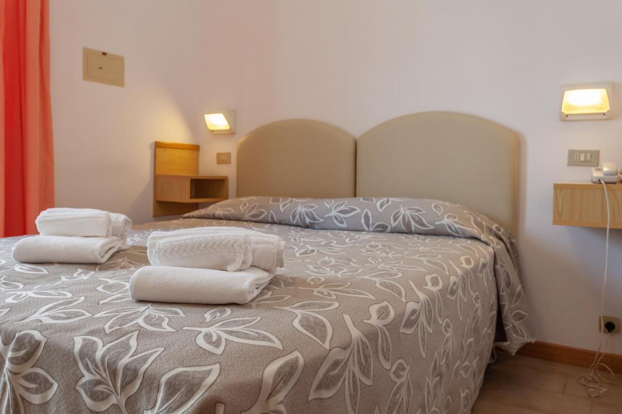 Hotel Bagli Ріміні Екстер'єр фото