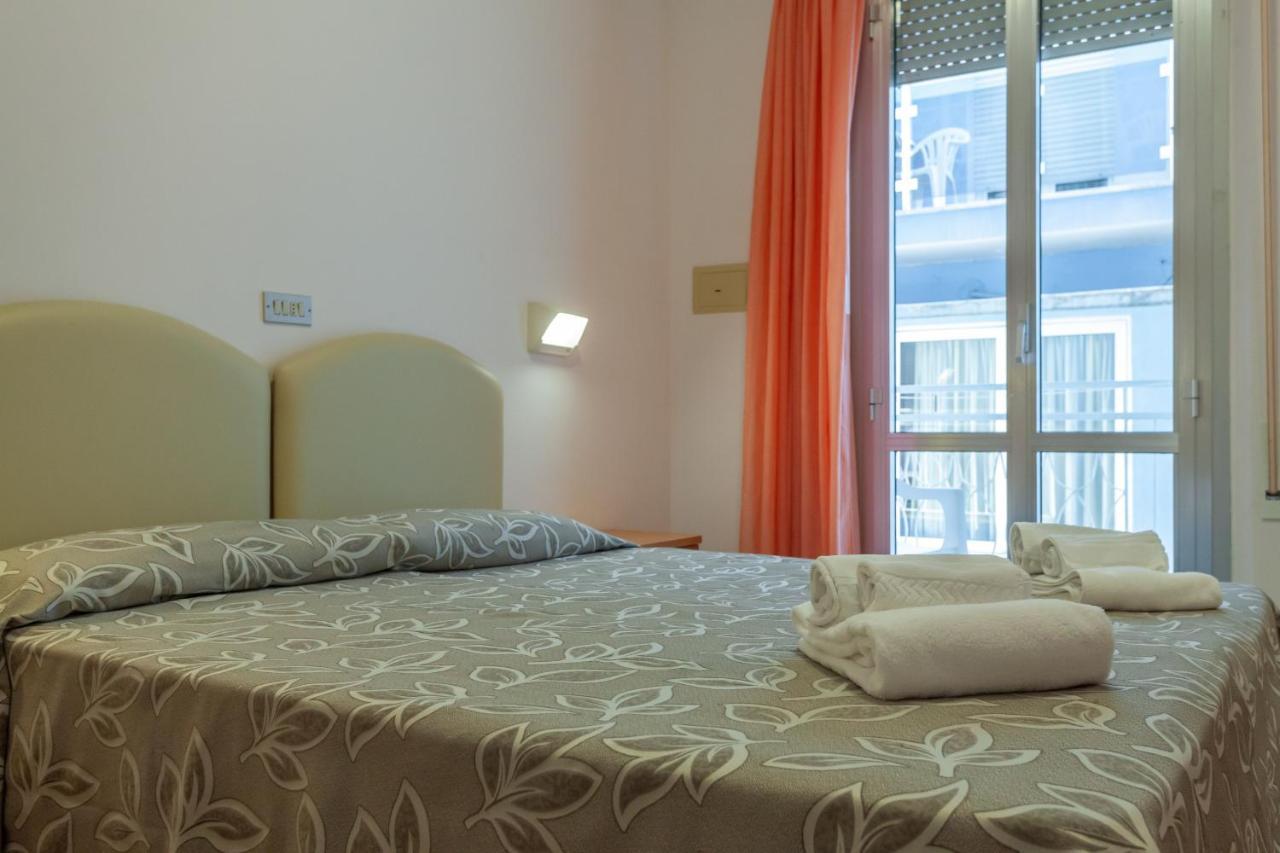 Hotel Bagli Ріміні Екстер'єр фото