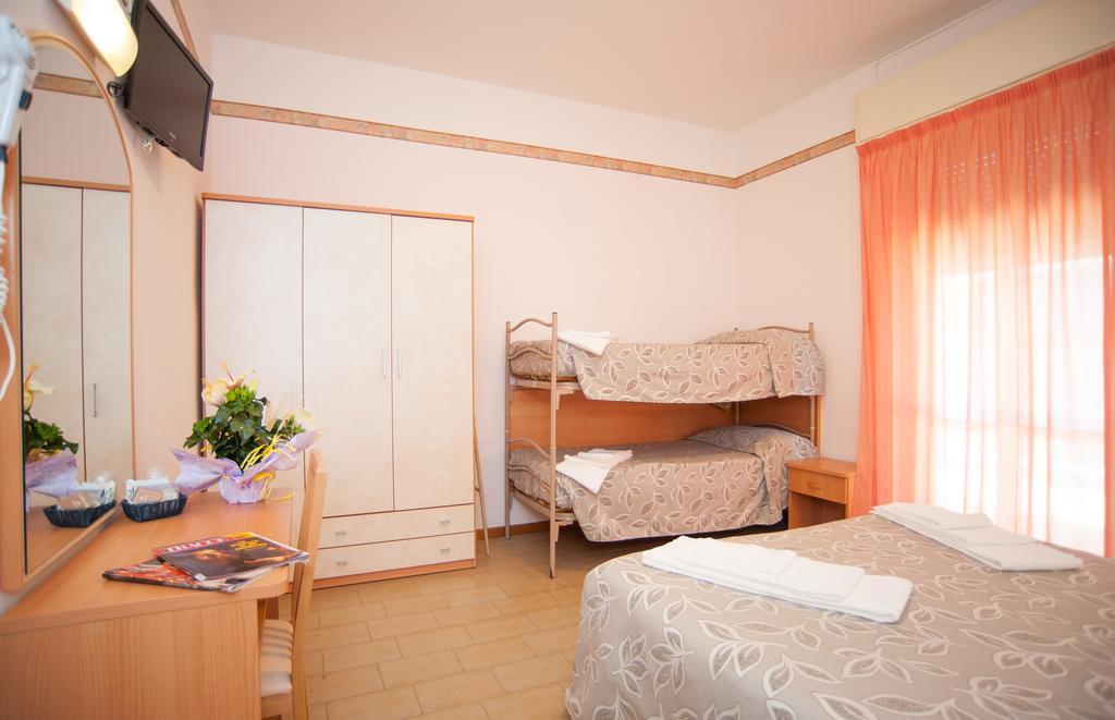 Hotel Bagli Ріміні Номер фото